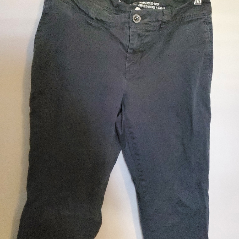 GAP Faded Black Khakis Vintage Rolled Crop Pants - Size 0R